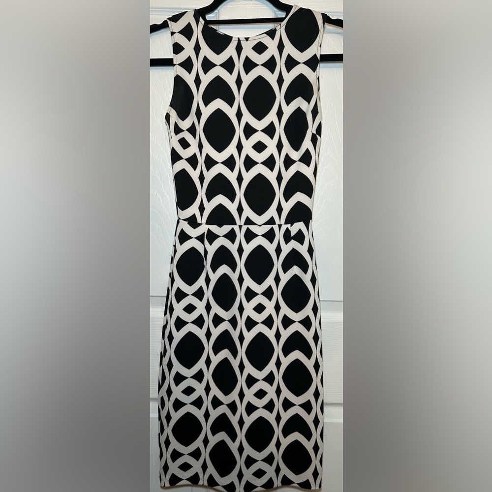 Love…ady Black & White Sleeveless Geometric Dress- Size X-Small